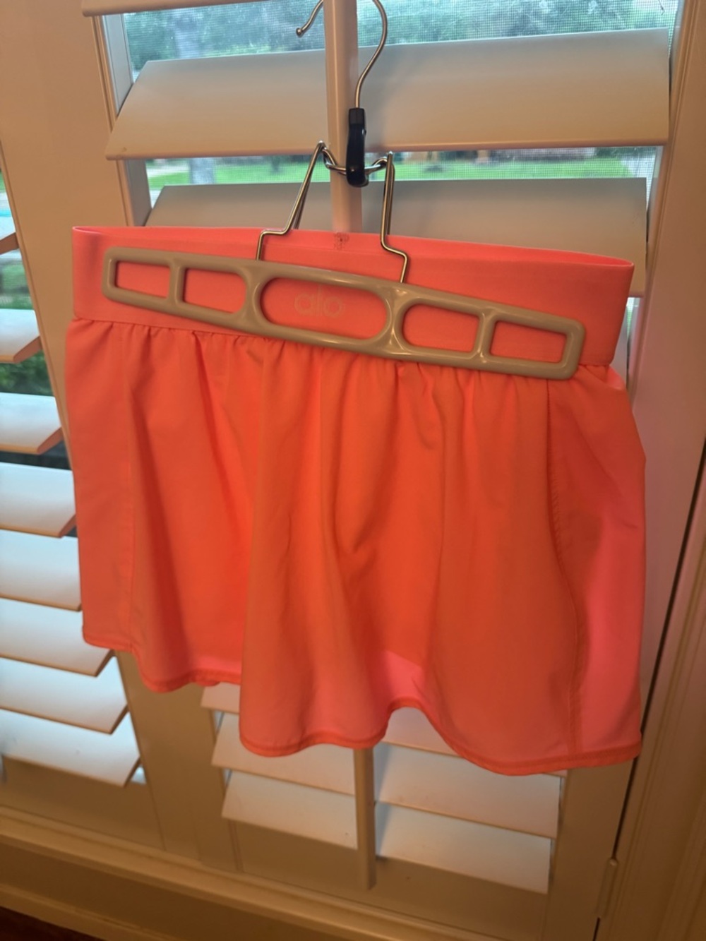 ALO Yoga Women's Bubblegum Pink Skirt!  Sold out on the website! - Picture 3 of 3